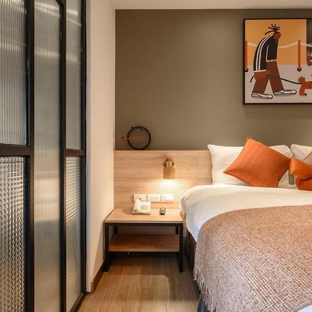 Hotel East Тайджун Екстериор снимка