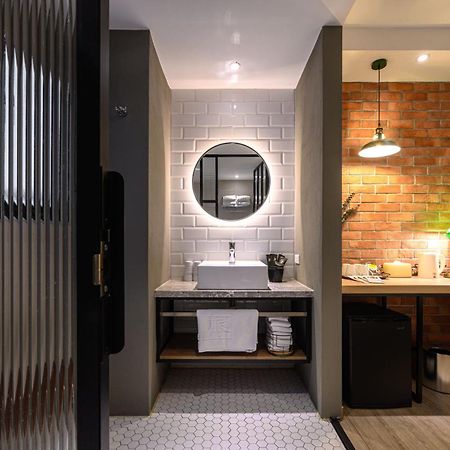 Hotel East Тайджун Екстериор снимка