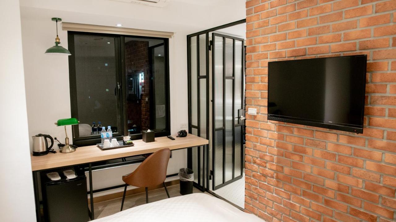Hotel East Тайджун Екстериор снимка