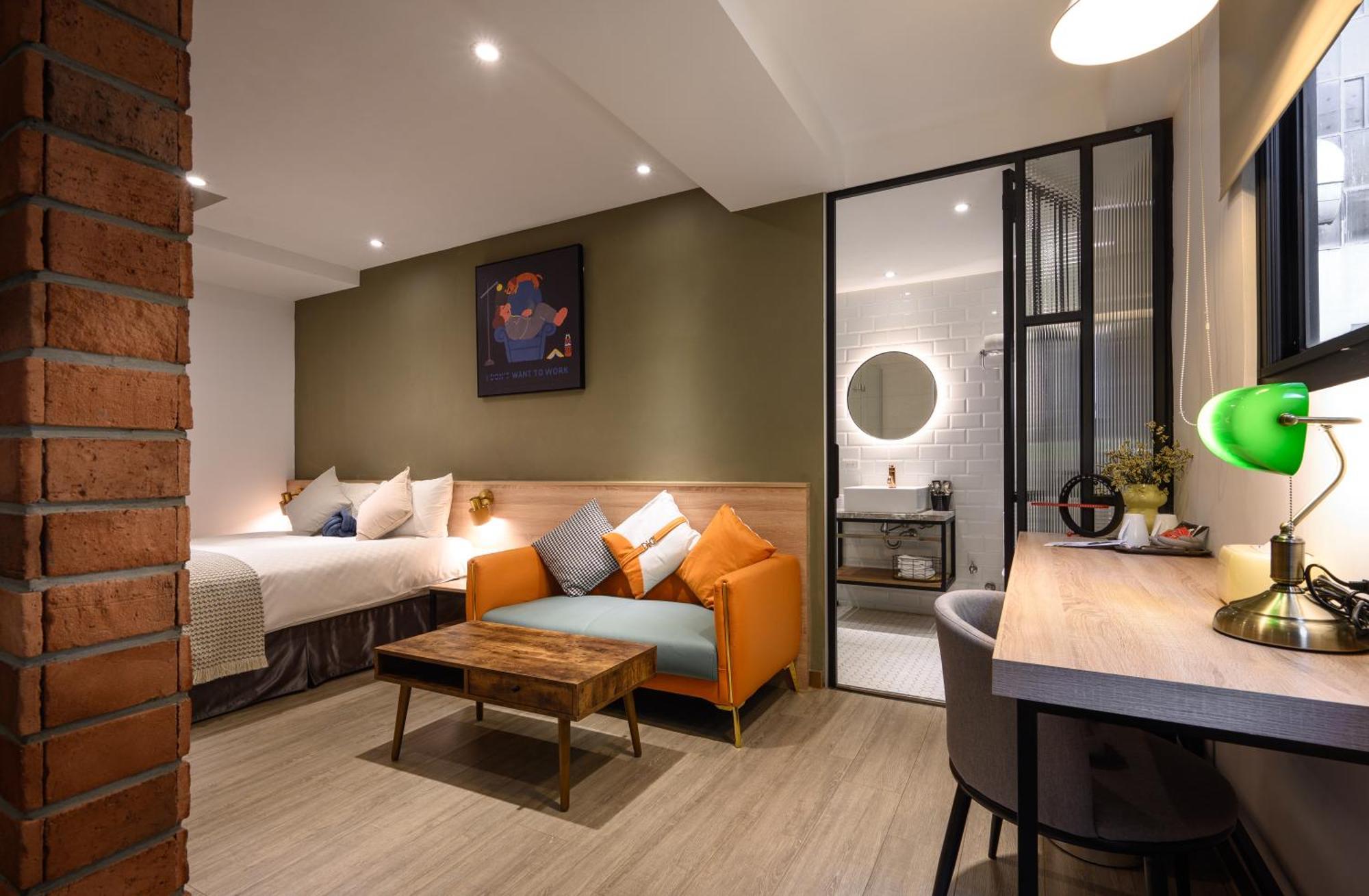 Hotel East Тайджун Екстериор снимка