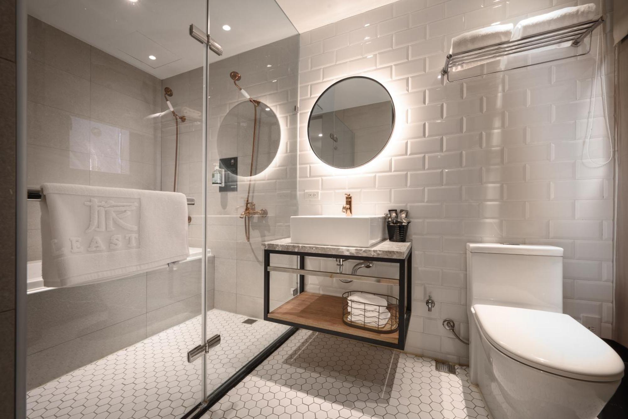 Hotel East Тайджун Екстериор снимка