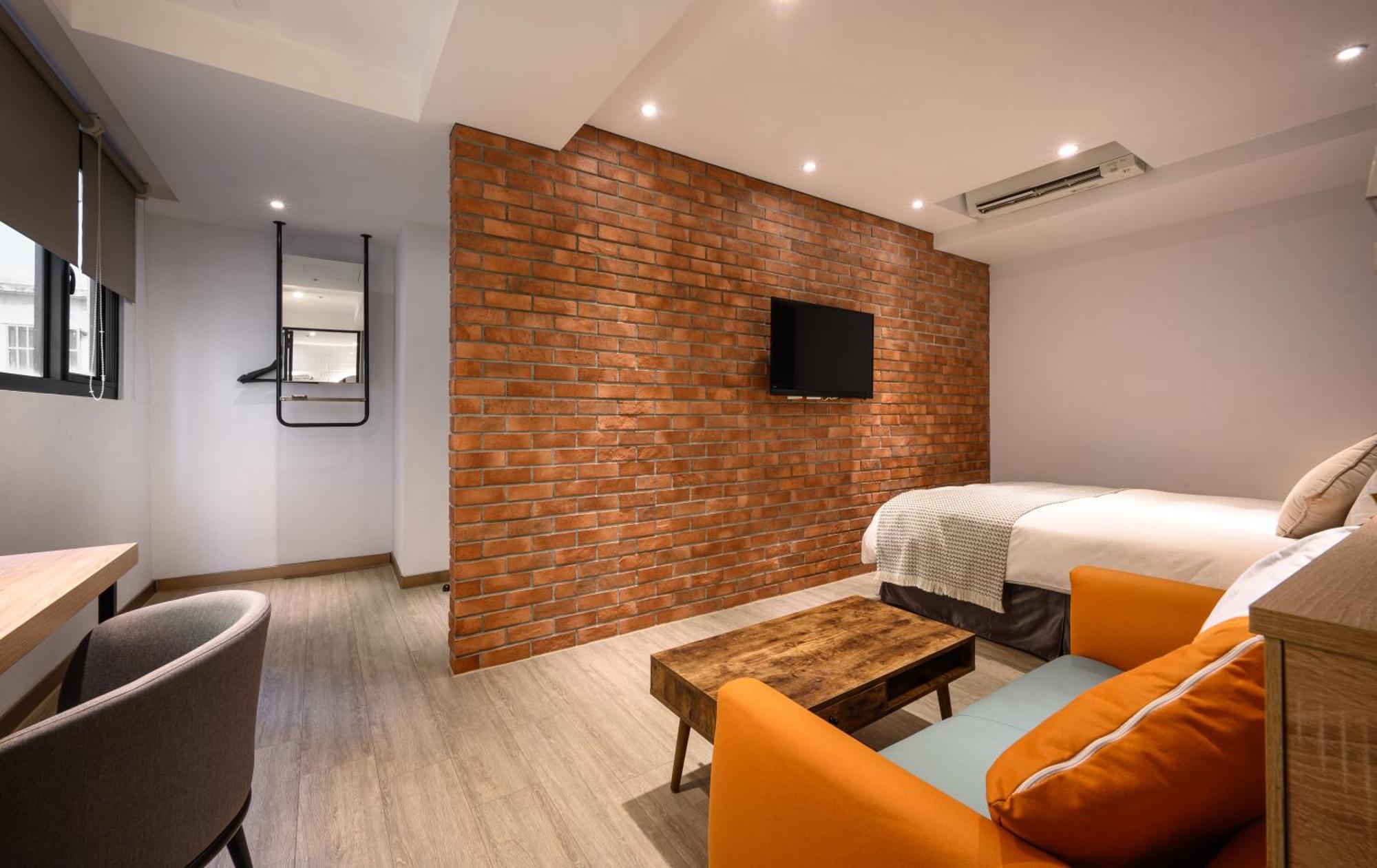 Hotel East Тайджун Екстериор снимка