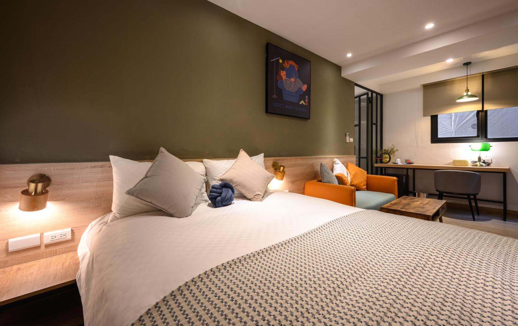Hotel East Тайджун Екстериор снимка