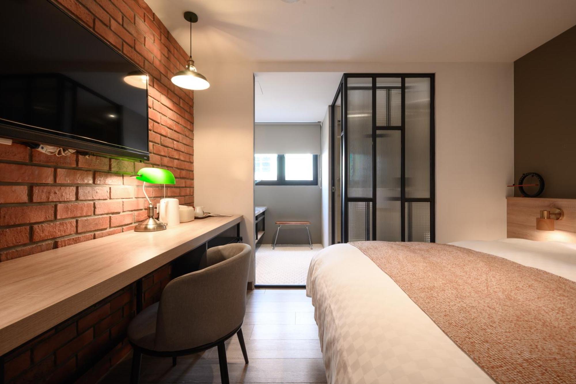Hotel East Тайджун Екстериор снимка