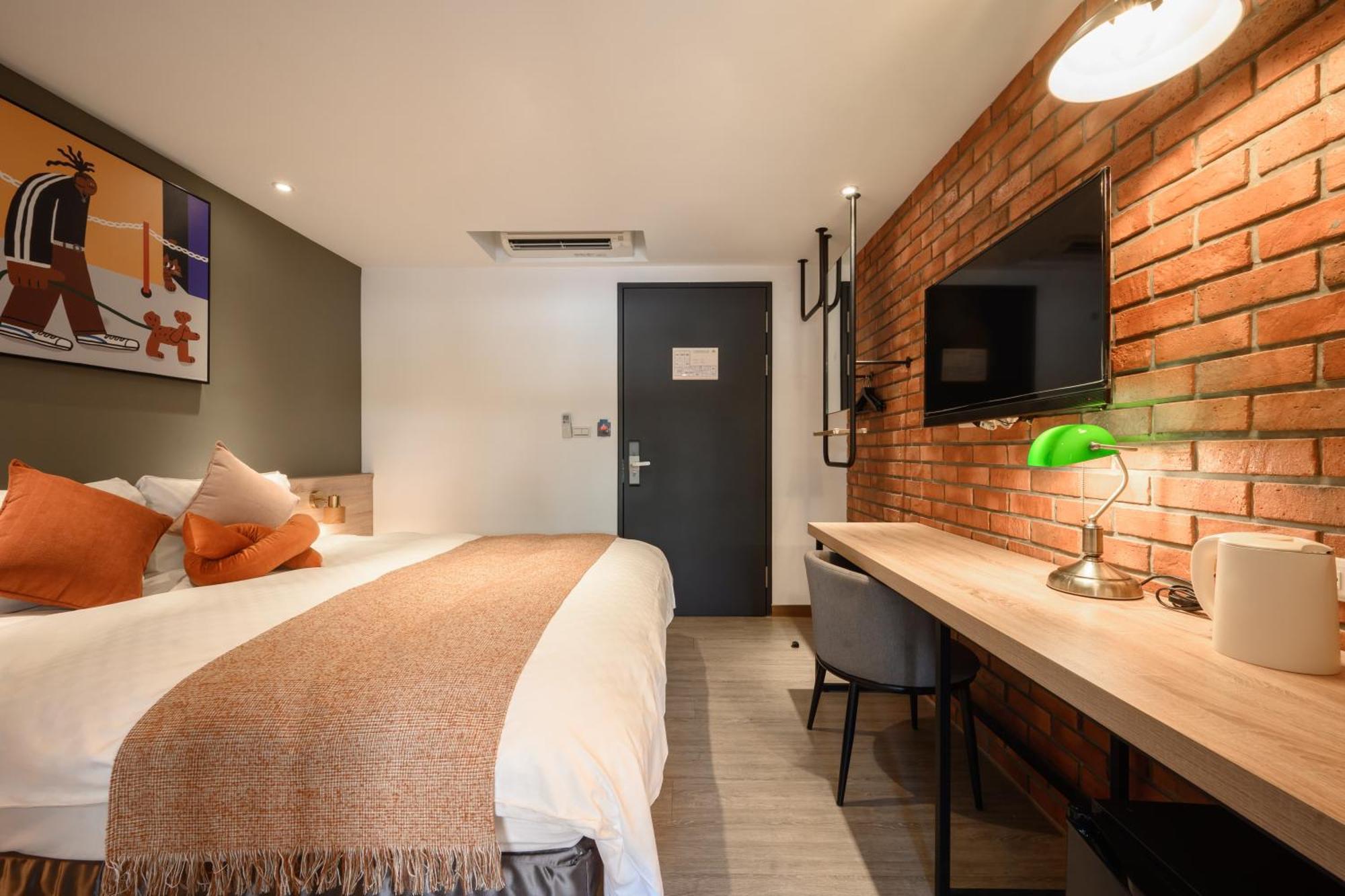 Hotel East Тайджун Екстериор снимка