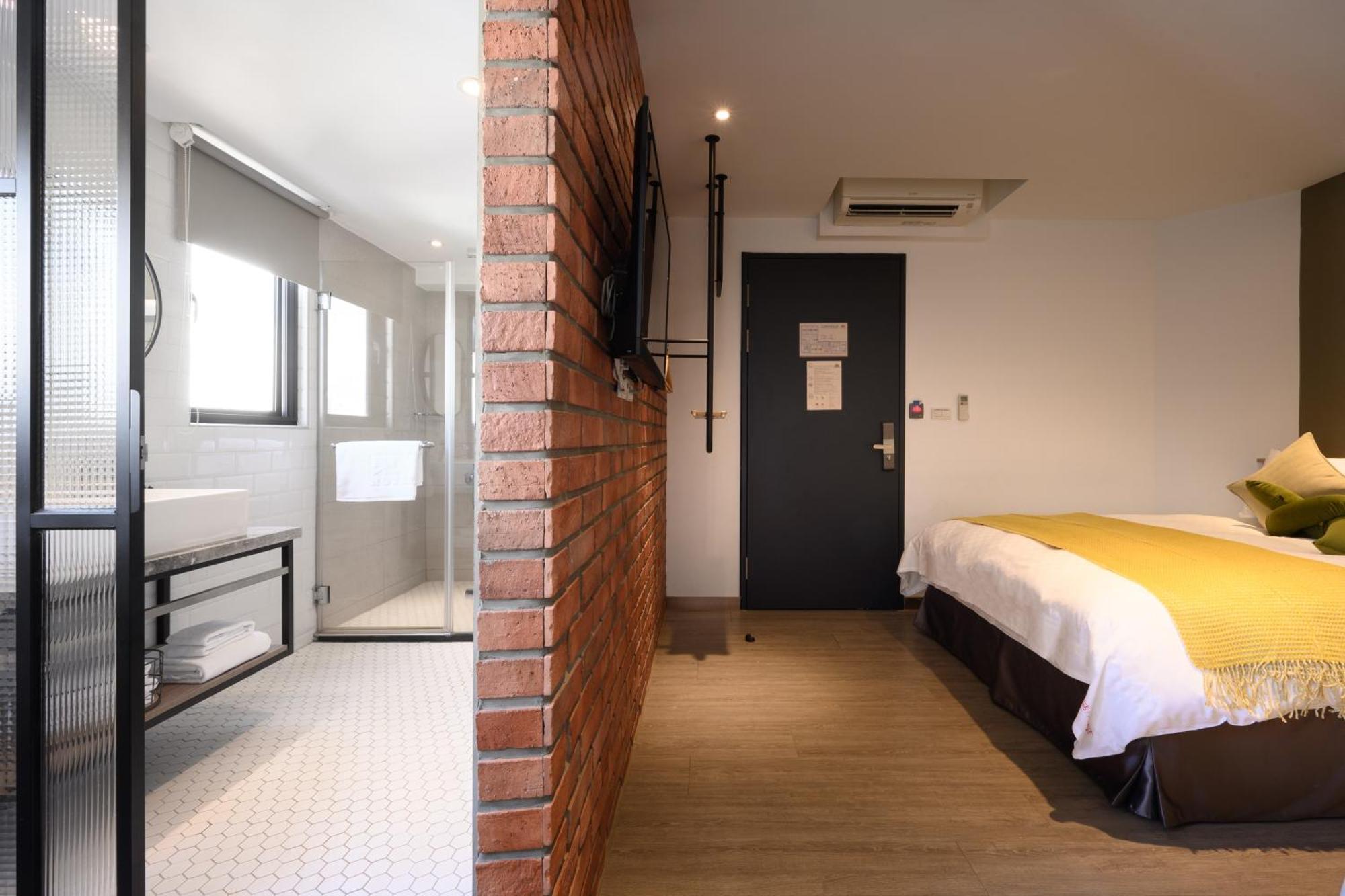 Hotel East Тайджун Екстериор снимка