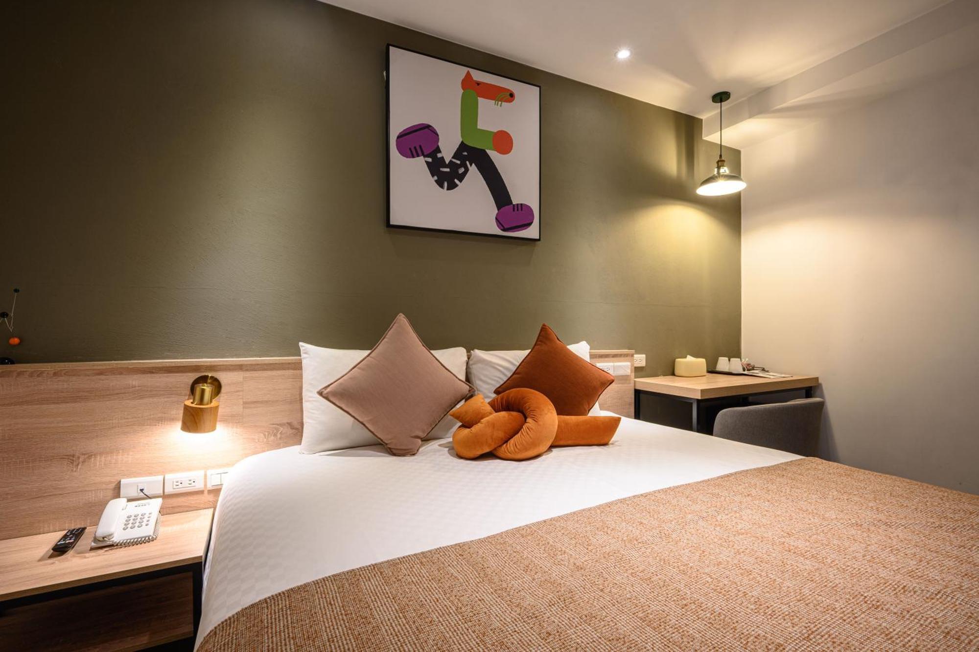 Hotel East Тайджун Екстериор снимка