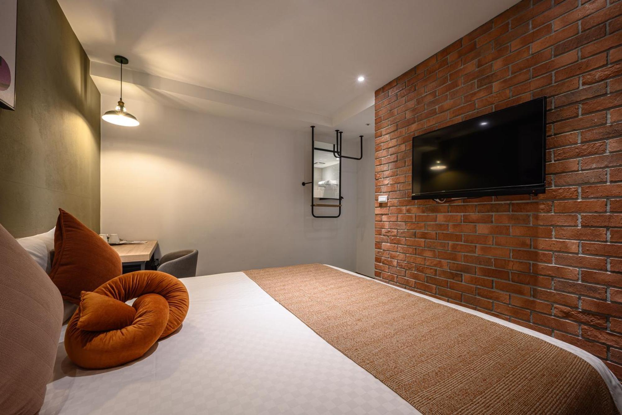Hotel East Тайджун Екстериор снимка