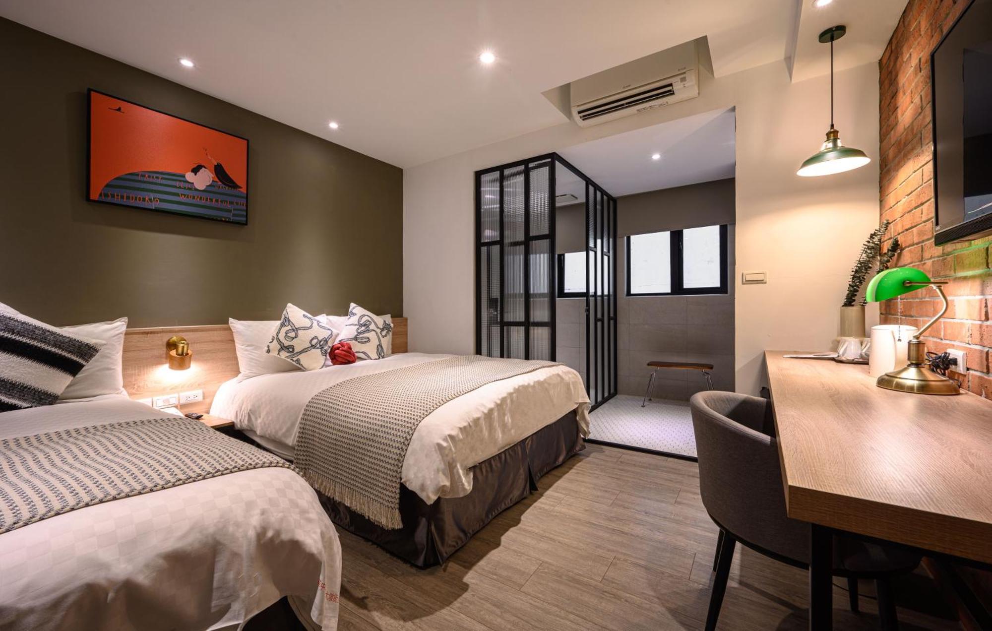 Hotel East Тайджун Екстериор снимка