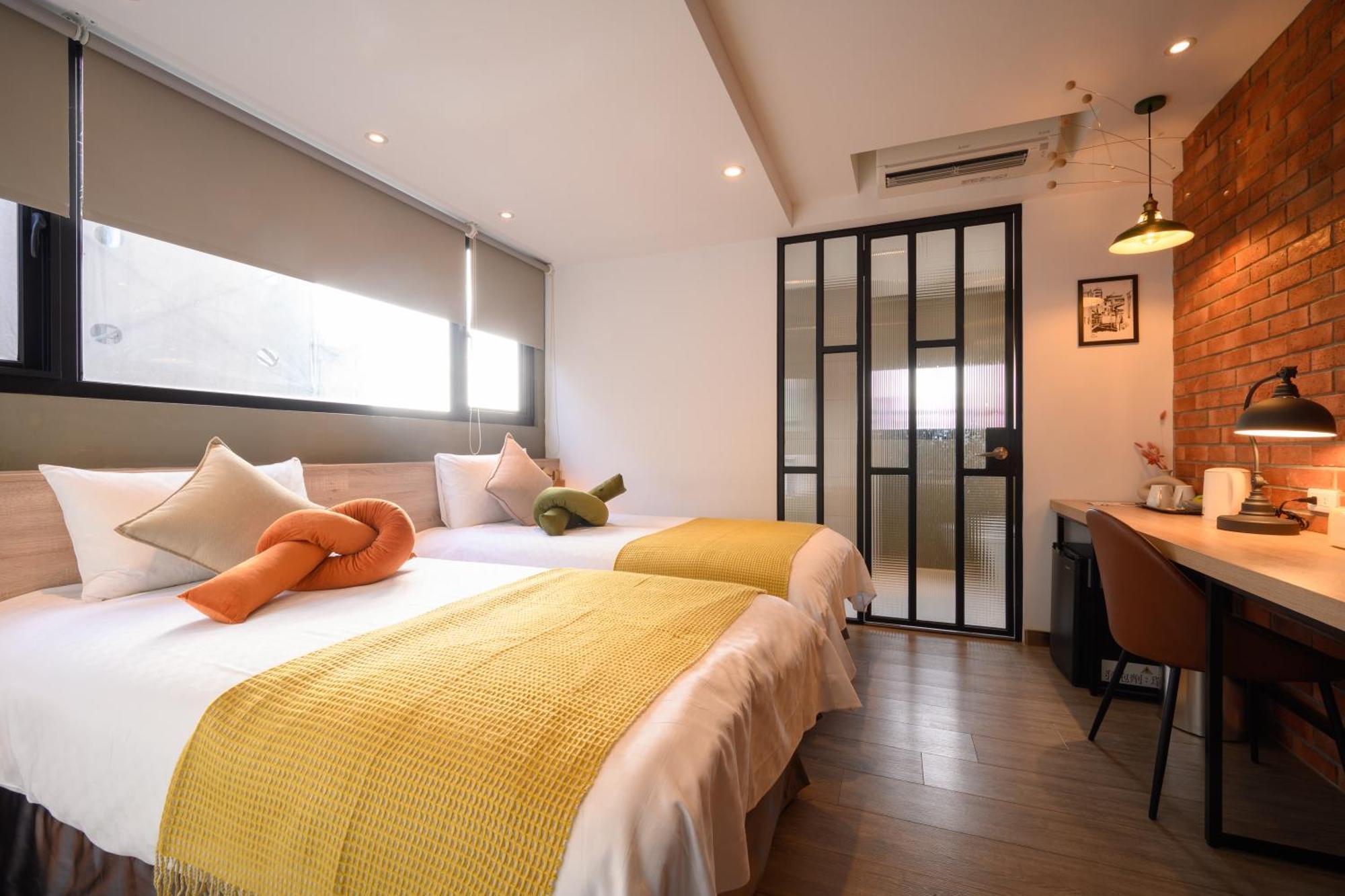 Hotel East Тайджун Екстериор снимка