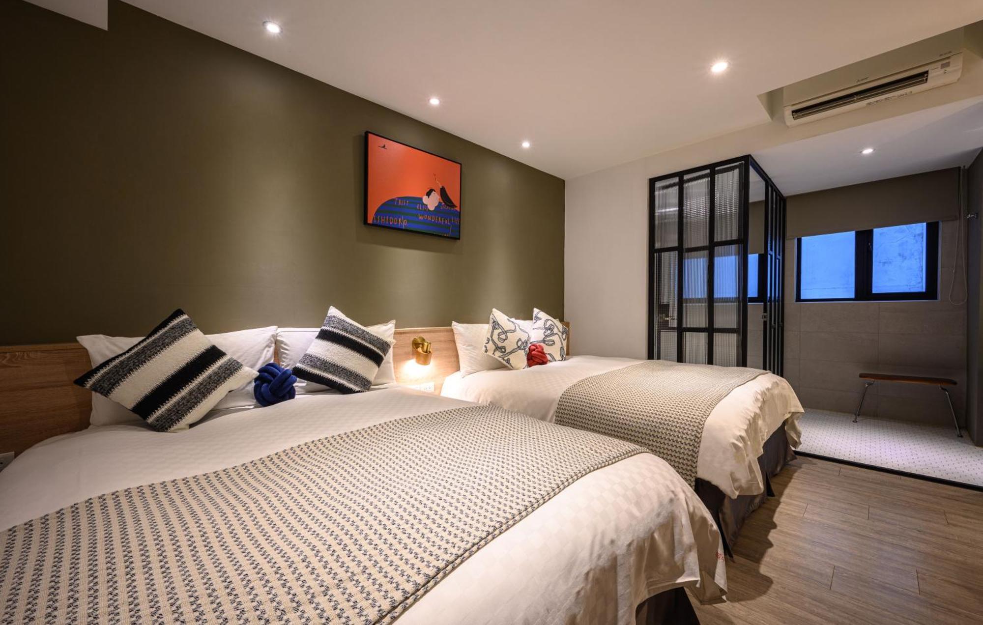 Hotel East Тайджун Екстериор снимка