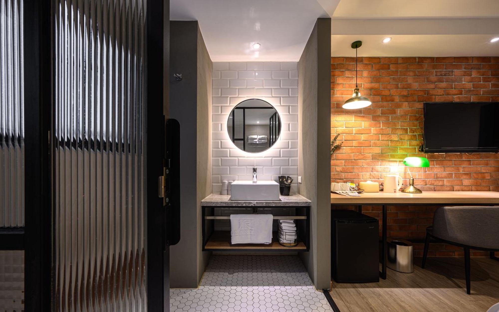 Hotel East Тайджун Екстериор снимка