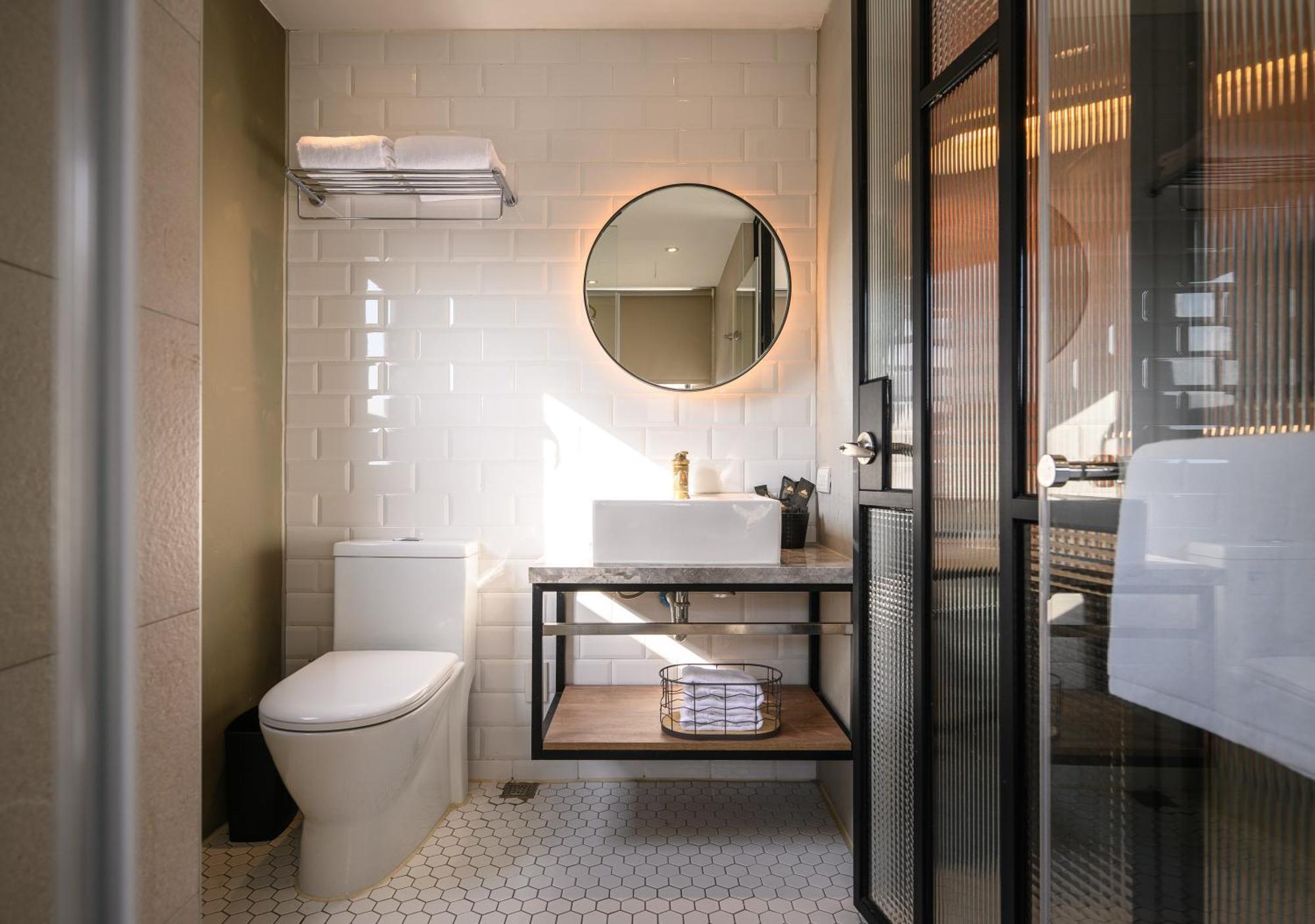 Hotel East Тайджун Екстериор снимка