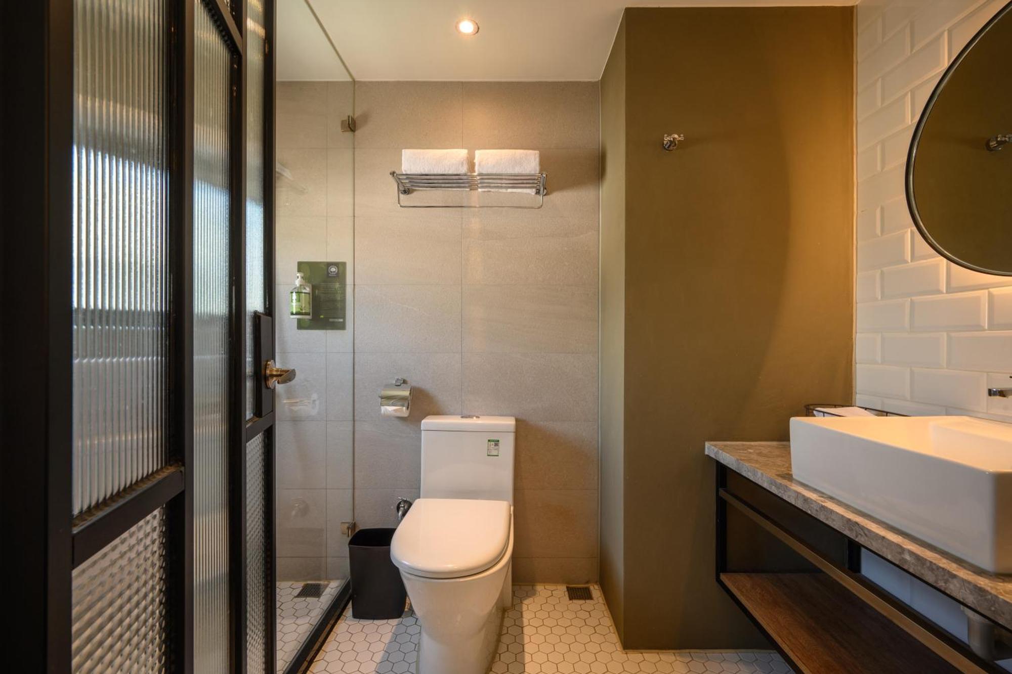 Hotel East Тайджун Екстериор снимка