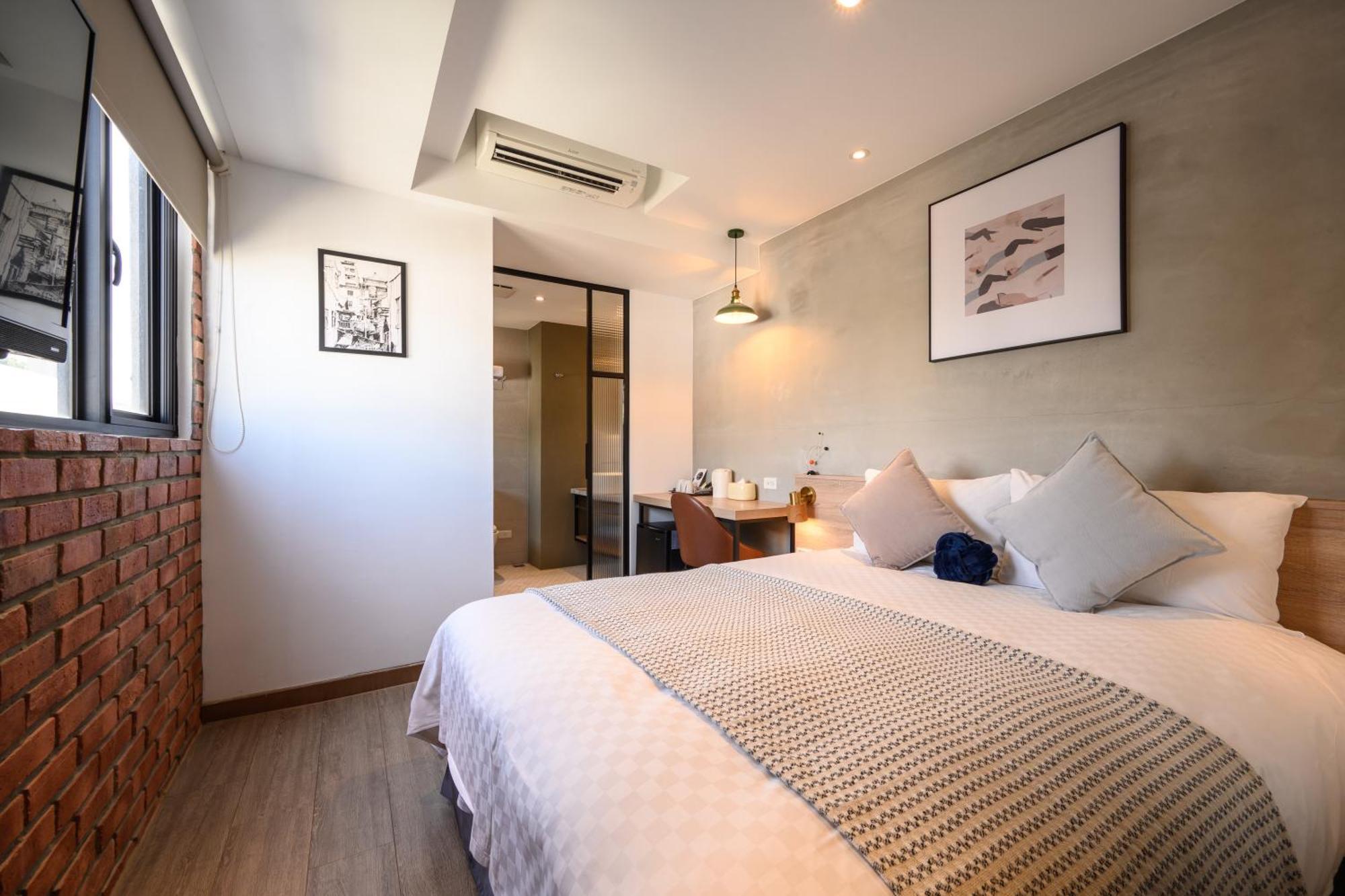 Hotel East Тайджун Екстериор снимка
