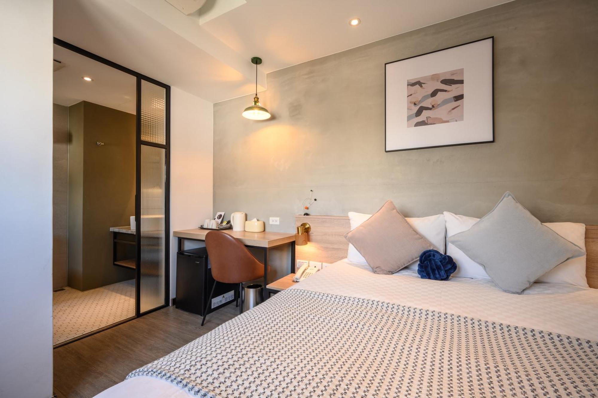 Hotel East Тайджун Екстериор снимка